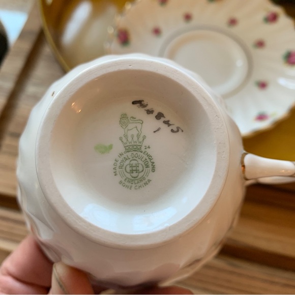 ROYAL DOULTON Rosebud Swirled Footed Cup & Saucer Set - Picture 13 of 13